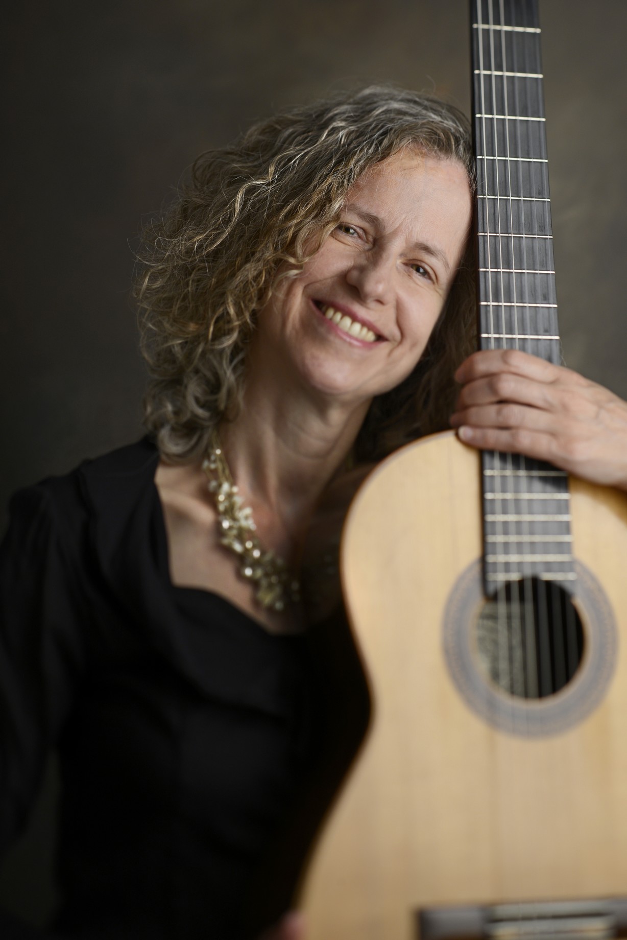 Elena Papandreou, classic guitar